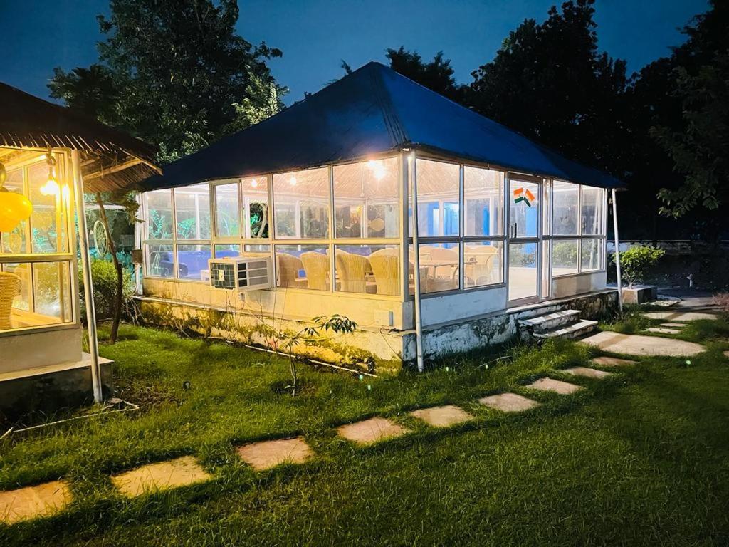 Green Leaf Cafe And Home Stay Greater Noida Zewnętrze zdjęcie
